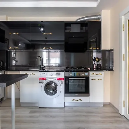 Daire Peaceful Lux Apartment Wıth Pool Close To Tramway Antalya
